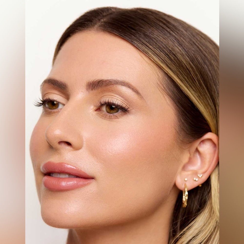 FANCY FACE
Dew-U
Cream highlight - Picture 6 of 7